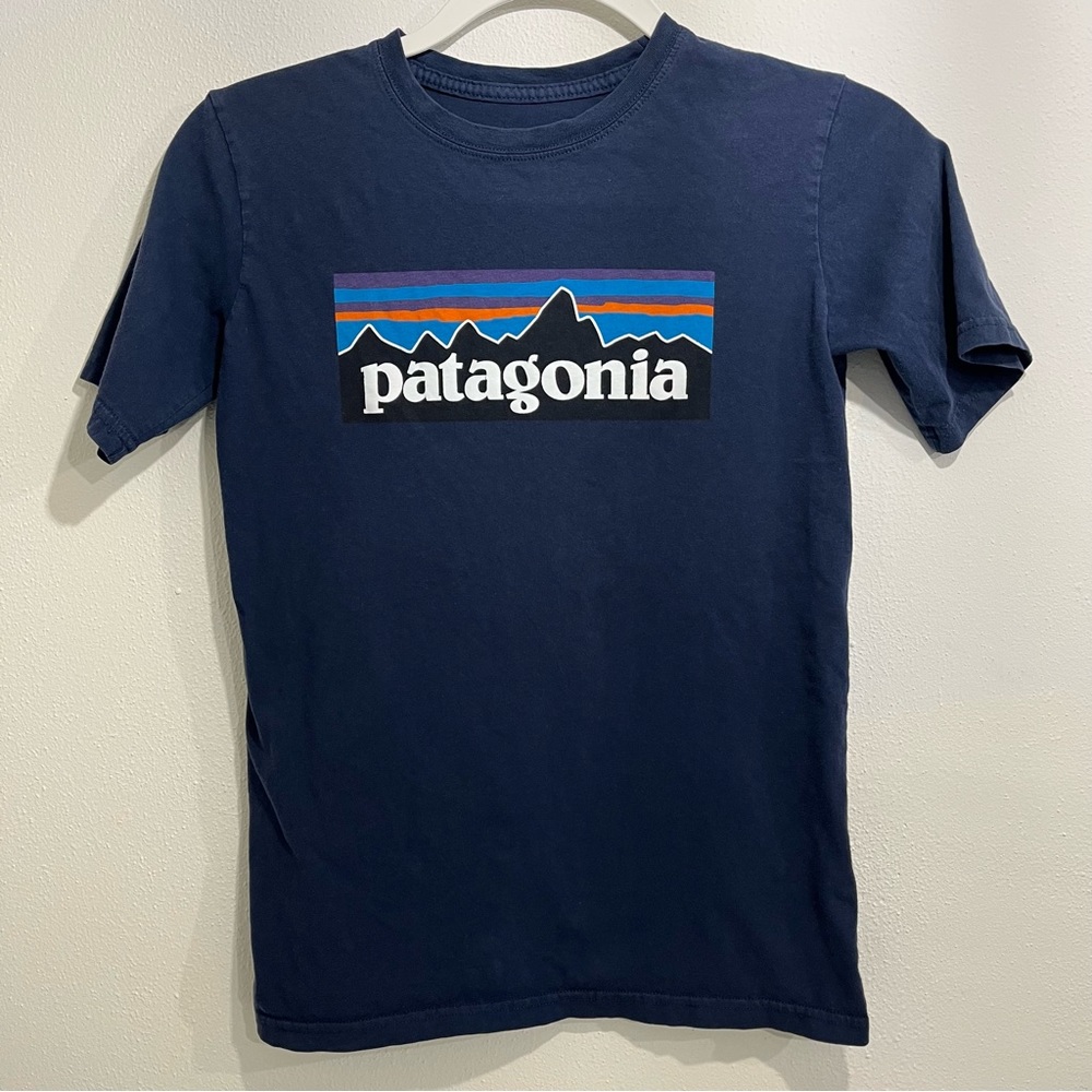 Used Boys Patagonia P6 Logo T-Shirt in New Navy (M/10)
